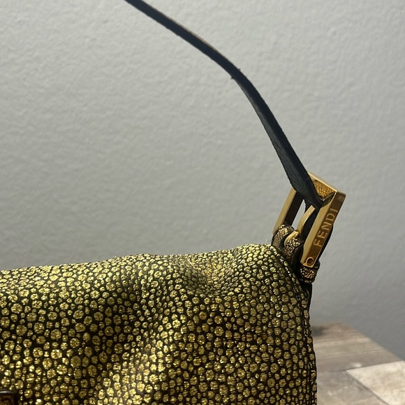 FENDI Rare Gold Baguette. Limited Edition. - Picture 4 of 13